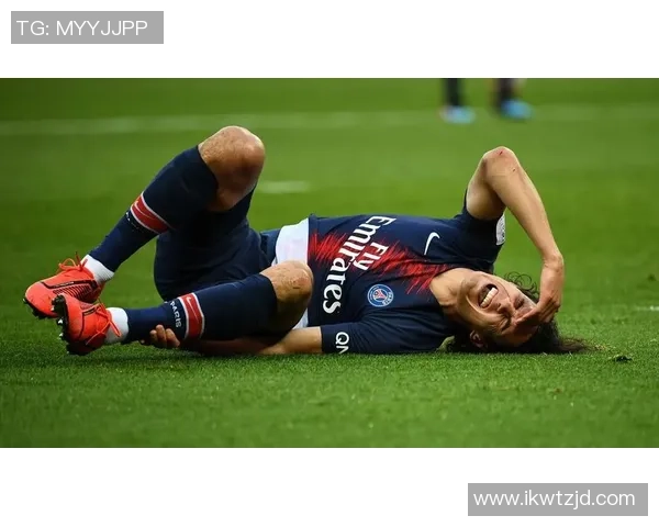 足球赛场悲剧再现：球星因伤病突发死亡引发全球关注与深思